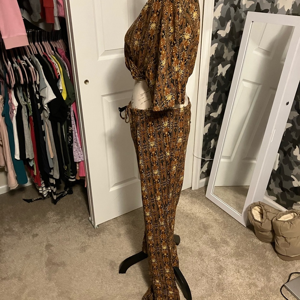 Volcom Tan Patterned Lounge Set - image 2